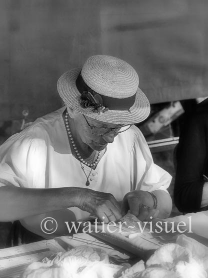 1198D585